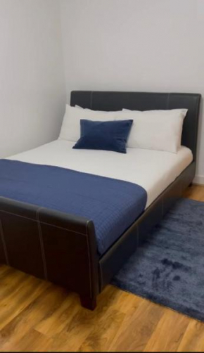Lovely 2 bedroom river view apartment